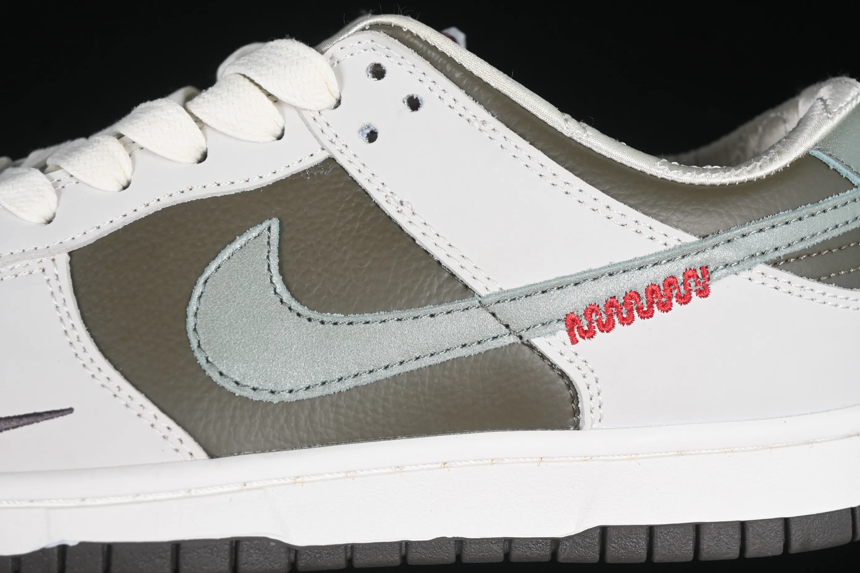 All Categories Nk SB Dunk Series Nk SB Dunk Low Low-top sneakers K version Nk SB Dunk Low "Year Of Snake" Limited to the Year of the Snake Low-top casual sneakers HV5980-231